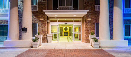 Holiday Inn Express Hotel & Stes Exterior