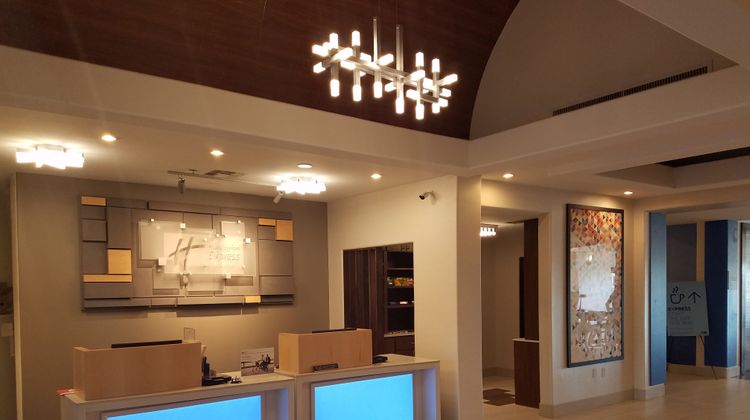 Holiday Inn Express Hotel & Suites Lobby