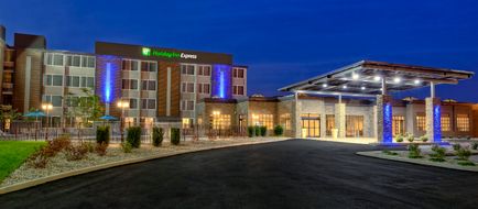 Holiday Inn Express Airport Expo Center Exterior
