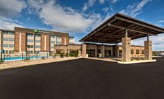 Holiday Inn Express Airport Expo Center