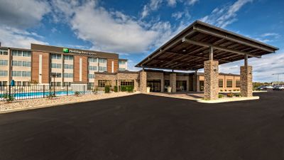 Holiday Inn Express Airport Expo Center