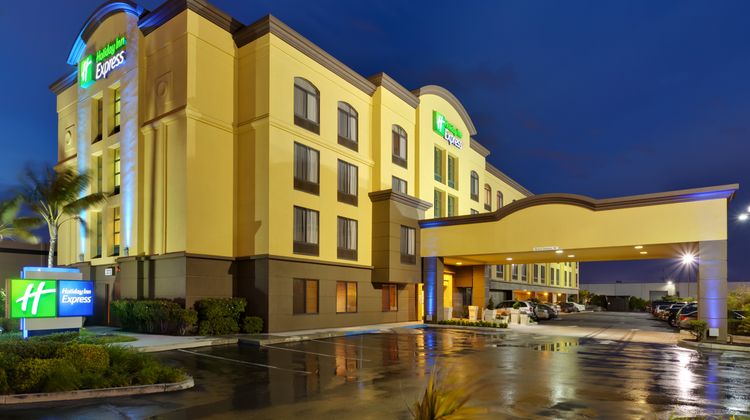 Holiday Inn Express SFO North Exterior