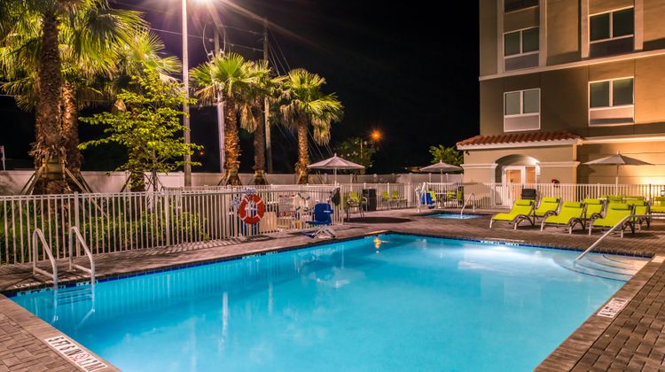 Holiday Inn Express/Suites Seminole Area Pool