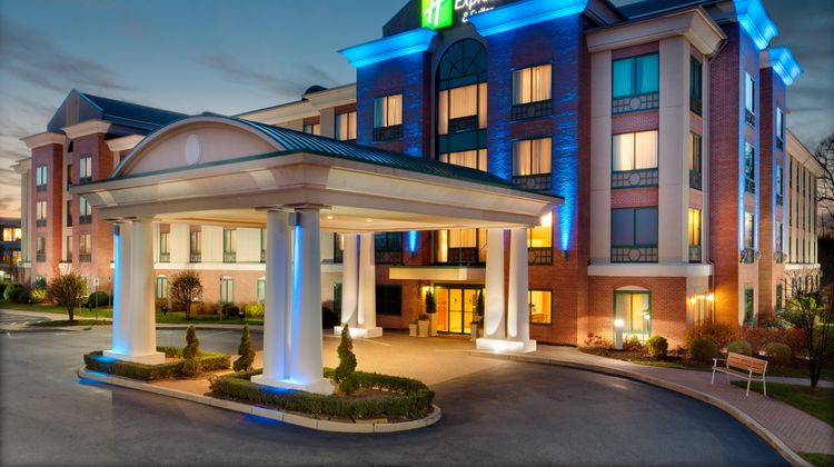 Holiday Inn Express Hotel & Suites Exterior