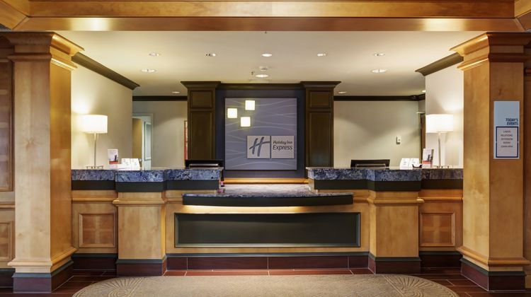 Holiday Inn Express Hotel & Suites Lobby
