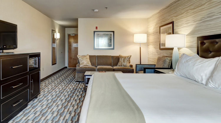 Holiday Inn Express Hotel & Suites Room