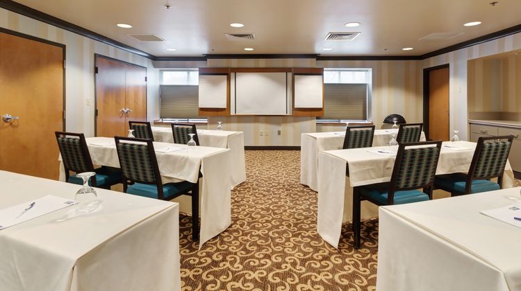 Holiday Inn Express Hotel & Suites Meeting