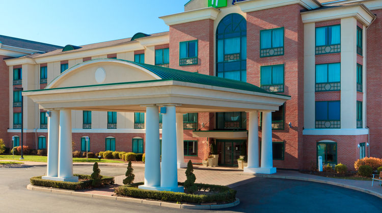 Holiday Inn Express Hotel & Suites Exterior