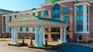 Holiday Inn Express Hotel & Suites