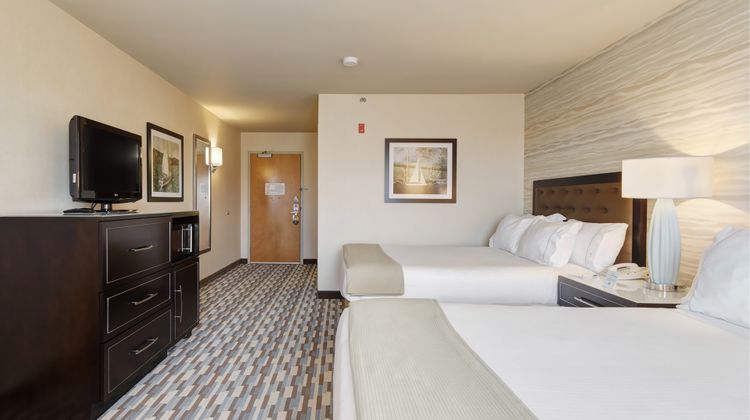 Holiday Inn Express Hotel & Suites Room