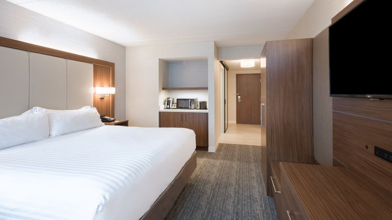 <b>Holiday Inn Express Boston-Waltham Room</b>. Images powered by <a href="https://www.leonardoworldwide.com/" title="Leonardo Worldwide" target="_blank">Leonardo</a>.