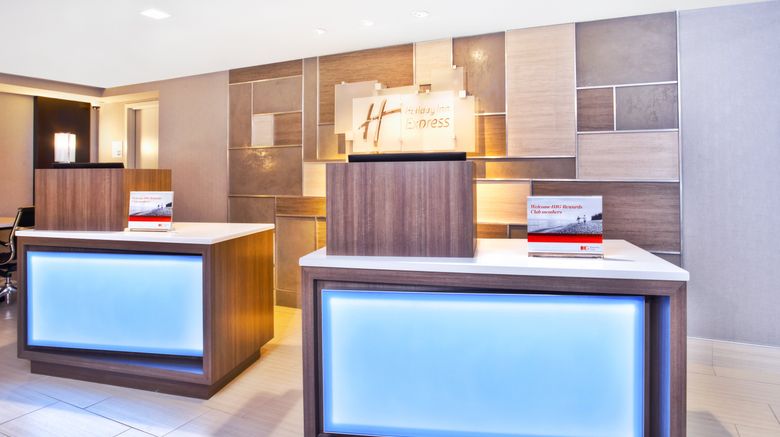 <b>Holiday Inn Express Boston-Waltham Lobby</b>. Images powered by <a href="https://www.leonardoworldwide.com/" title="Leonardo Worldwide" target="_blank">Leonardo</a>.