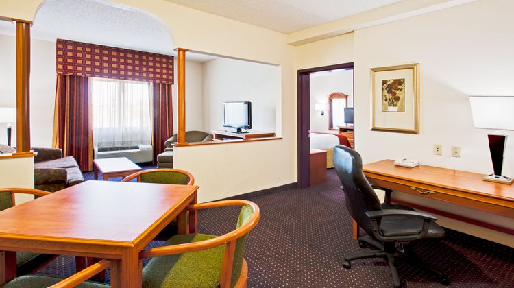 Holiday Inn Express & Suites FLL Arpt W Suite