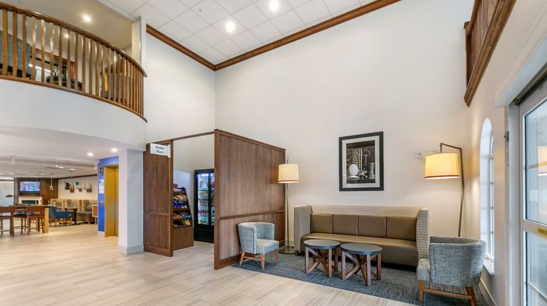 <b>Holiday Inn Express Hotel & Suites Lobby</b>. Images powered by <a href="https://www.leonardoworldwide.com/" title="Leonardo Worldwide" target="_blank">Leonardo</a>.