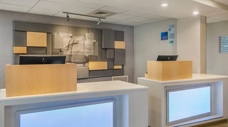 Holiday Inn Express Hotel & Suites Lobby