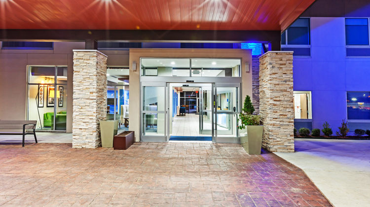 Holiday Inn Express & Suites Tulsa West Exterior