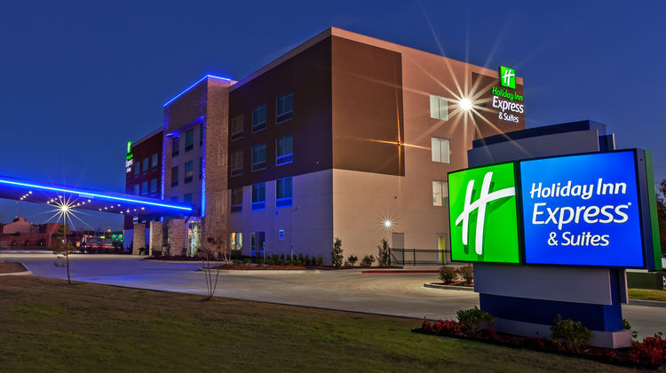 Holiday Inn Express & Suites Tulsa West Exterior