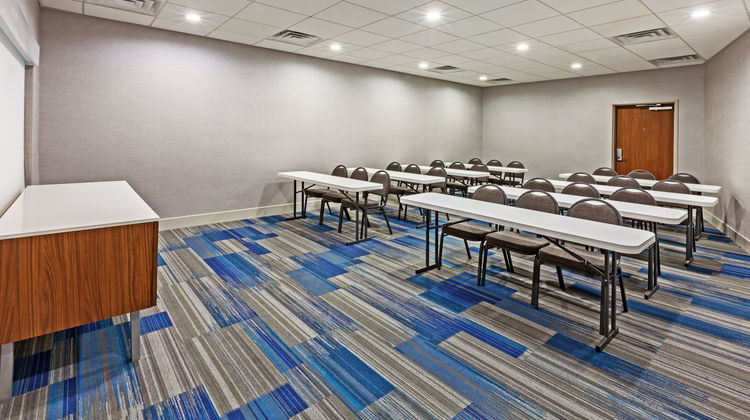 Holiday Inn Express & Suites Tulsa West Meeting