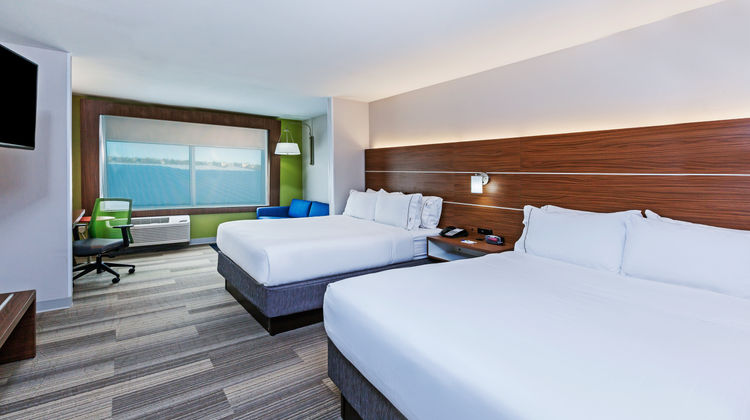 Holiday Inn Express & Suites Tulsa West Room