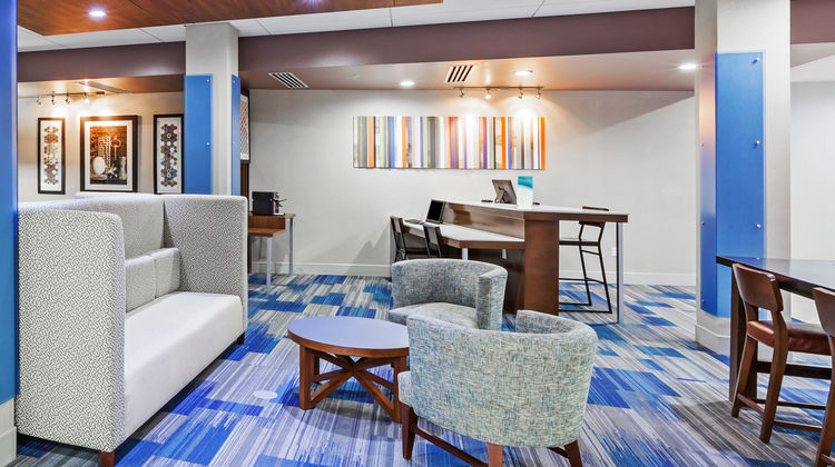 Holiday Inn Express & Suites Tulsa West Lobby