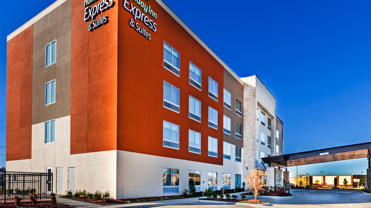 Holiday Inn Express & Suites Tulsa West Exterior