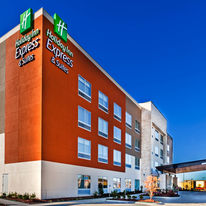 Holiday Inn Express & Suites Tulsa West