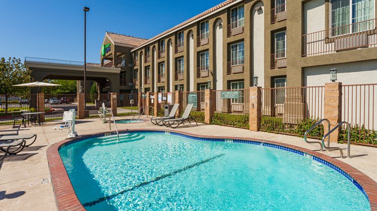 Holiday Inn Express Lancaster Pool