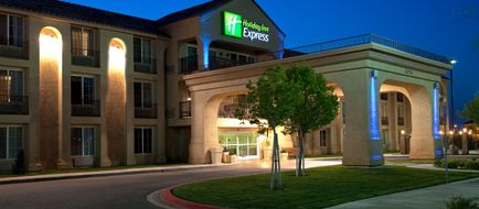 Holiday Inn Express Lancaster Exterior