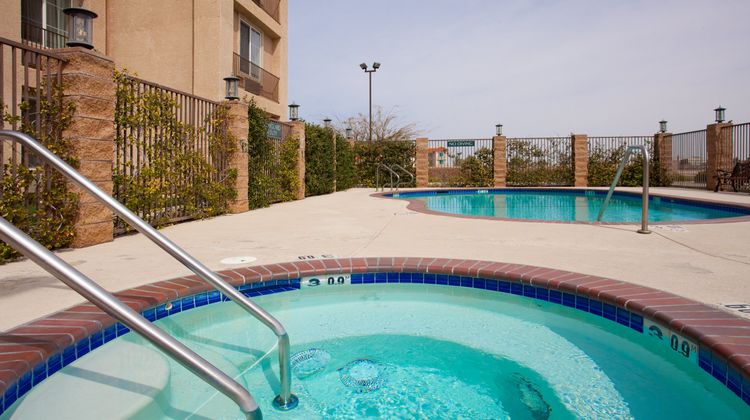 Holiday Inn Express Lancaster Pool