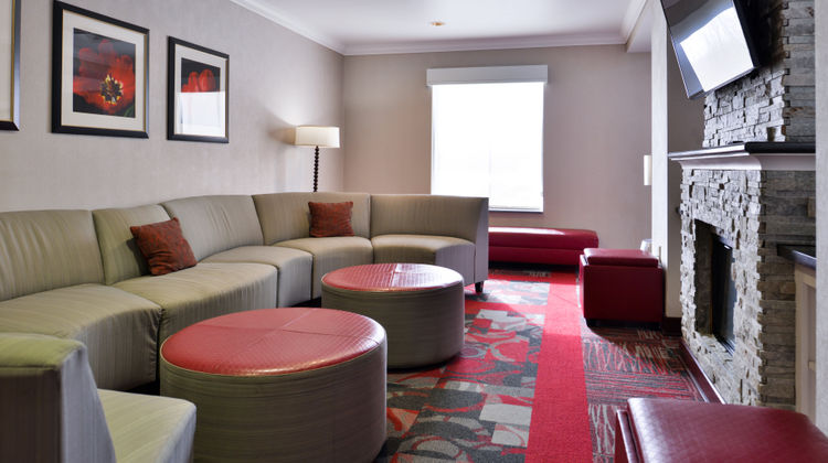 Holiday Inn Express Finger Lakes Lobby