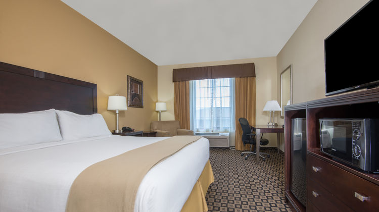 Holiday Inn Express Hotel & Suites Room