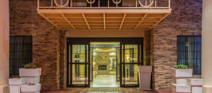 Holiday Inn Express Hotel & Suites Exterior