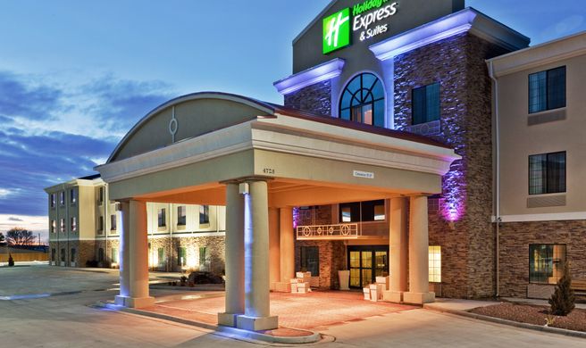 Holiday Inn Express Hotel & Suites Exterior