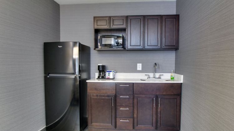 Holiday Inn Express & Suites Sidney Room