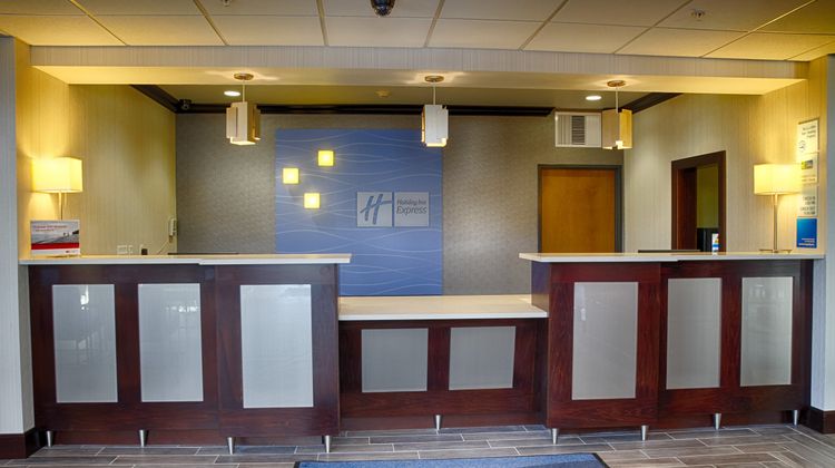 Holiday Inn Express & Suites Sidney Lobby