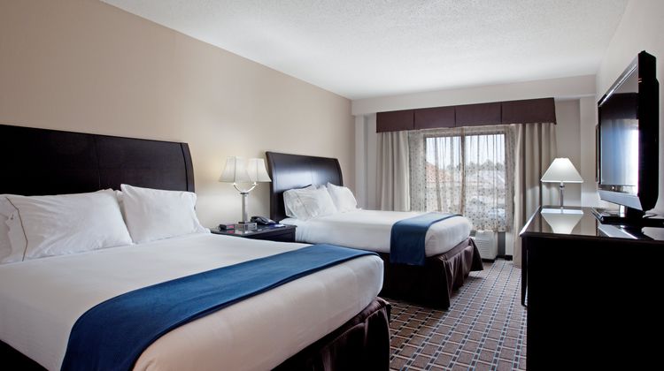 Holiday Inn Express Hotel & Suites Room