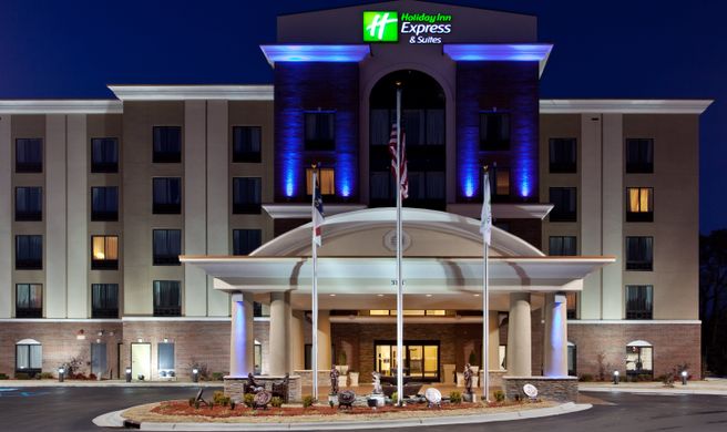 Holiday Inn Express Hotel & Suites Exterior