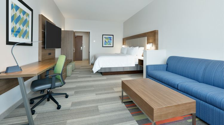 Holiday Inn Express Fort Worth-Northlake Suite