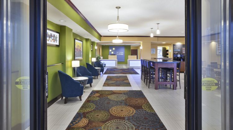 Holiday Inn Express Exterior