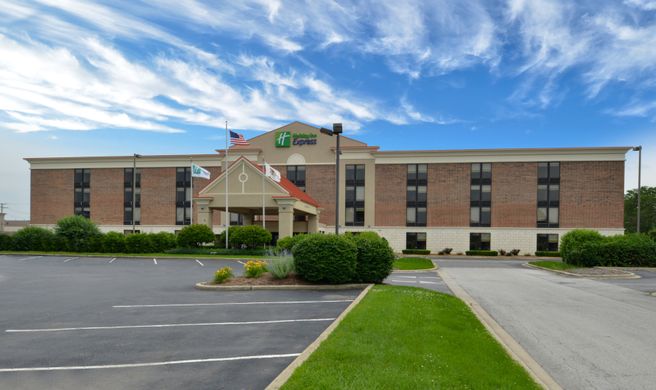 Holiday Inn Express Crestwood Exterior