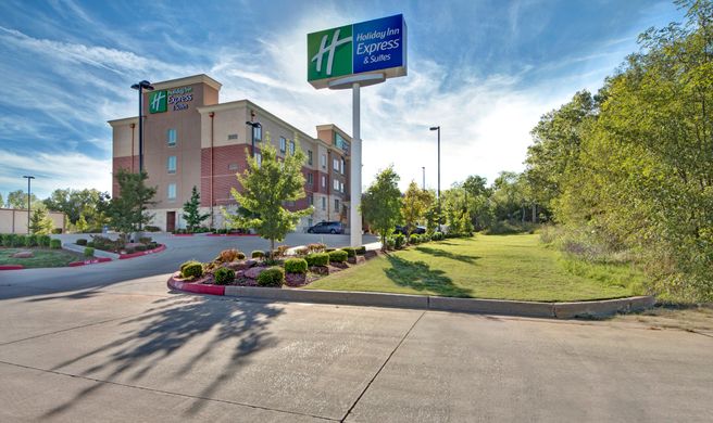 Holiday Inn Express & Suites OKC North Exterior