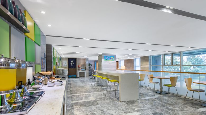 <b>Holiday Inn Express Hangzhou Huanglong Restaurant</b>. Images powered by <a href="https://www.leonardoworldwide.com/" title="Leonardo Worldwide" target="_blank">Leonardo</a>.