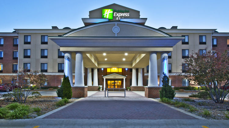 Holiday Inn Express Hotel & Suites Exterior