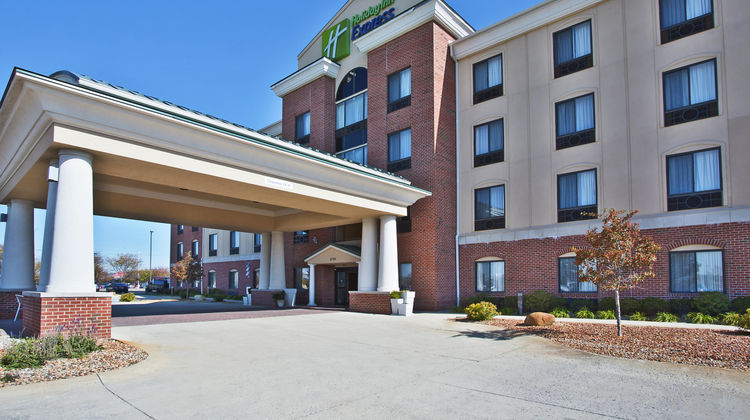 Holiday Inn Express Hotel & Suites Exterior