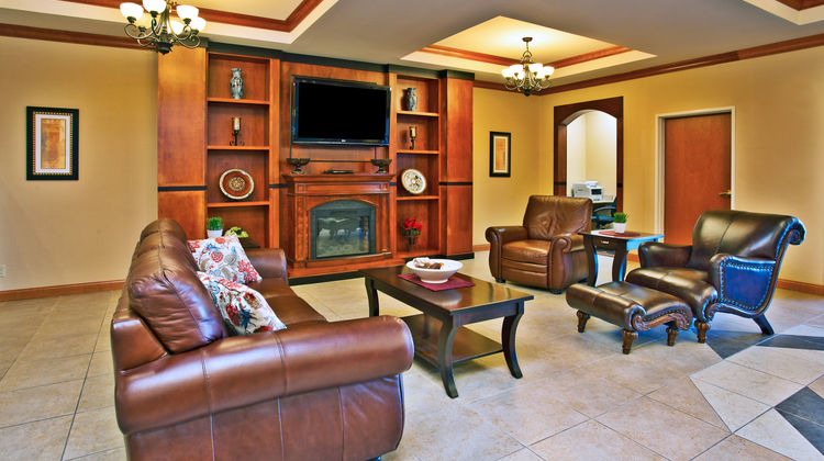 Holiday Inn Express Hotel & Suites Lobby