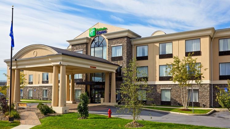 Holiday Inn Express Hotel & Suites Exterior