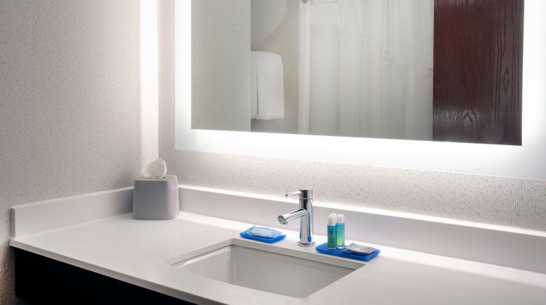 <b>Holiday Inn Express Hotel & Suites Room</b>. Images powered by <a href="https://www.leonardoworldwide.com/" title="Leonardo Worldwide" target="_blank">Leonardo</a>.