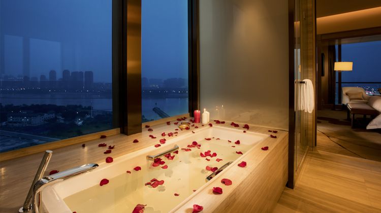 Crowne Plaza Fuzhou Riverside Suite