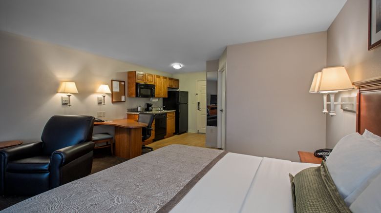 <b>Candlewood Suites Suite</b>. Images powered by <a href="https://www.leonardoworldwide.com/" title="Leonardo Worldwide" target="_blank">Leonardo</a>.
