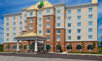 Holiday Inn Express & Suites Bowmanville